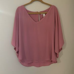 ⚪️🖤 White House Black Market Romantic Pink Blouse